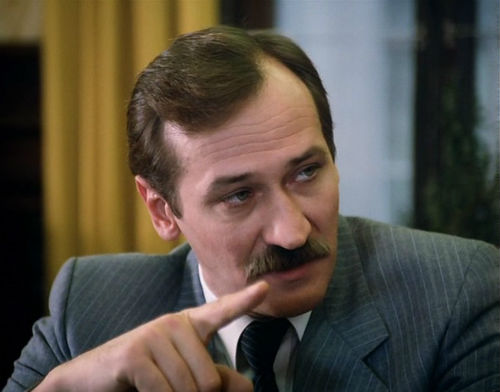 актер