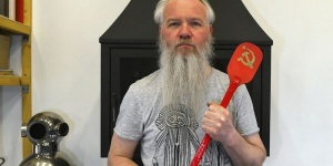 Художнику Василию Слонову вынесли приговор за &laquo;Неваляшку-каторжника&raquo;
