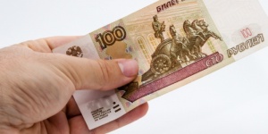 Контроль за переводами физлиц - как саратовцам объясняться с налоговой за перевод в 100 рублей