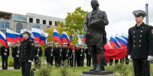 Немцу, боровшемуся с плохими дорогами России, через 200 лет поставили памятник